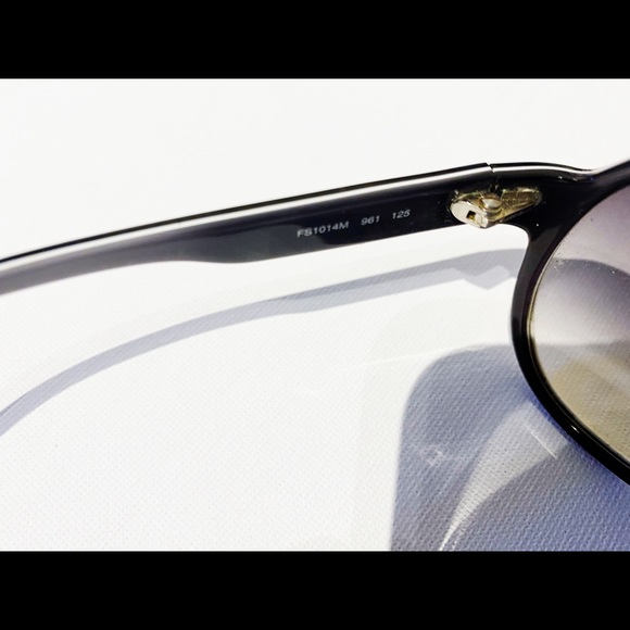 Authentic Fendi sunglasses. - Picture 3 of 3